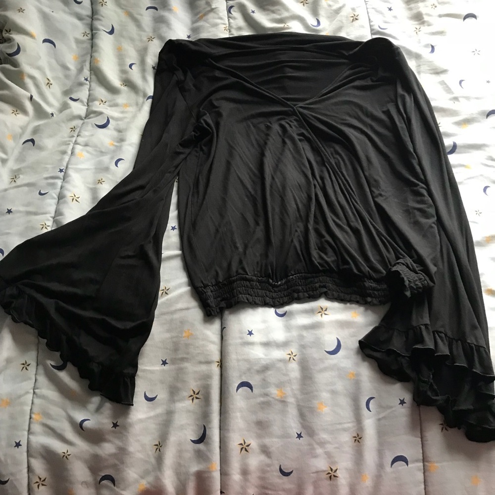 Bell sleeve black AE shirt